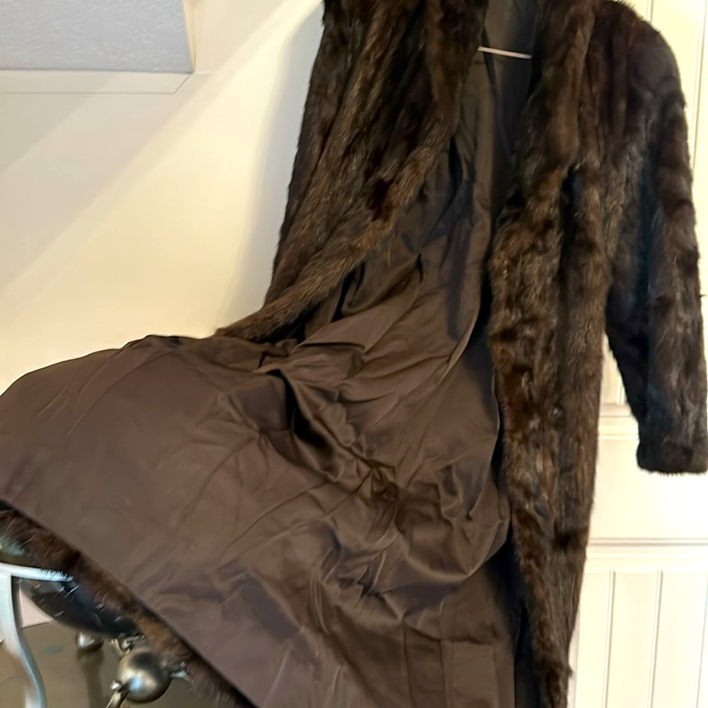 Full length vintage genuine natural mink coat.
Size 10 - Picture 3 of 8